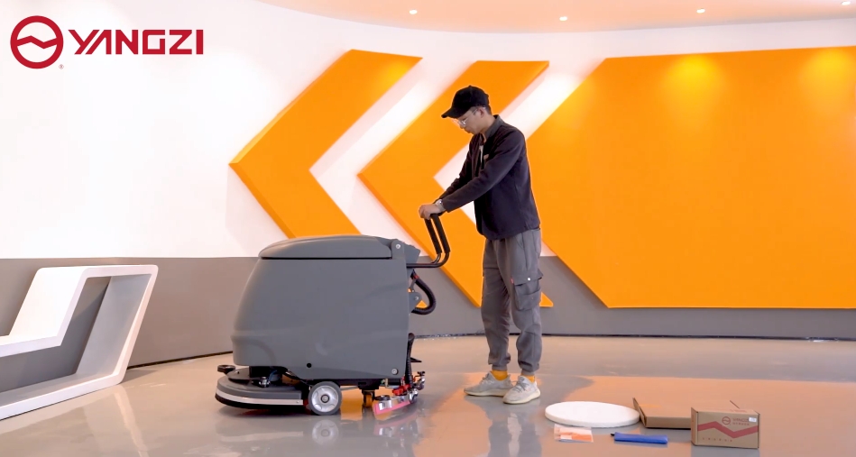 讓清潔更簡(jiǎn)單-手推式洗地機(jī)