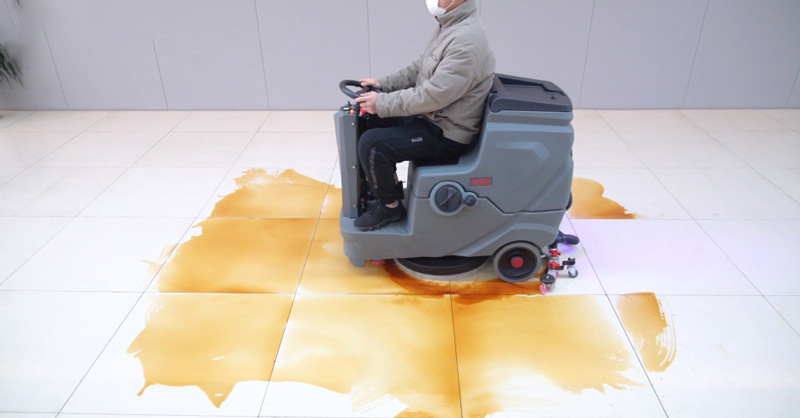 駕駛式洗地機(jī)